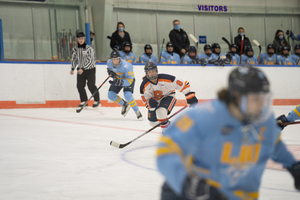 Lauren Bellefontaine scored Syracuse's first goal in the first period.