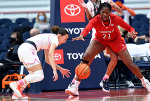 Najé Murray led the way for the Orange in scoring. But she couldn't make up the defensive blunders and lack of 3-point shooting.